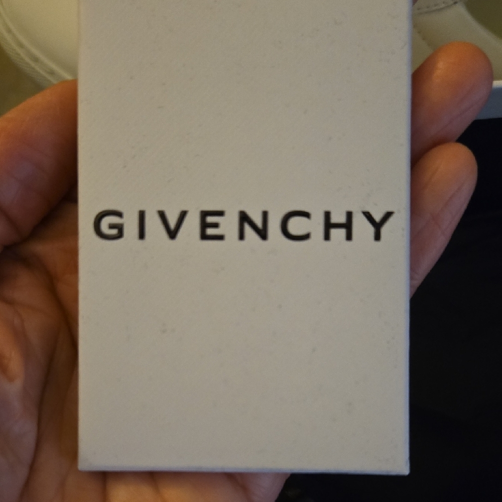 AUTHENTIC Givenchy White Leather Sneakers with Black Detail - Picture 8 of 8